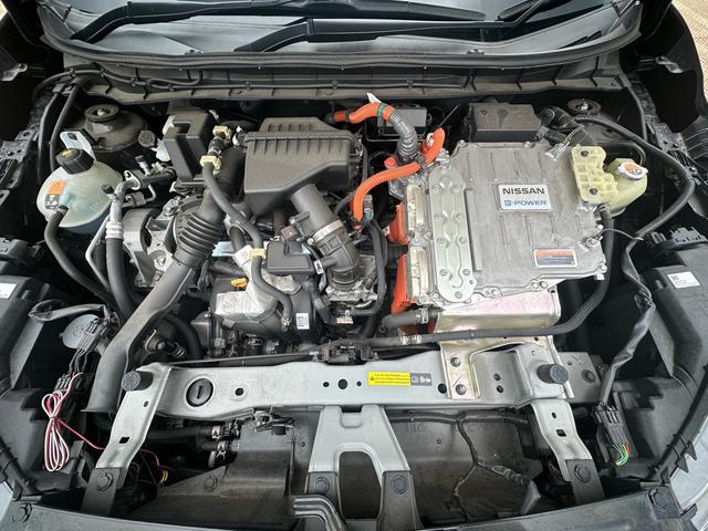 キックス Ｘ　寒冷地仕様　純正９インチＳＤナビ　アラウンドビューモニター　フルセグＴＶ　プロパイロット　ルーフレール　ステアリングヒーター　シートヒーター　ワンオーナー（17枚目）