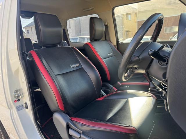 ジムニー クロスアドベンチャー　ＭＴ／ナビ／合皮シート／ジオランダーＡＴタイヤ／ＲＥＶＥＲＳＥマフラー／サブウーファー（6枚目）