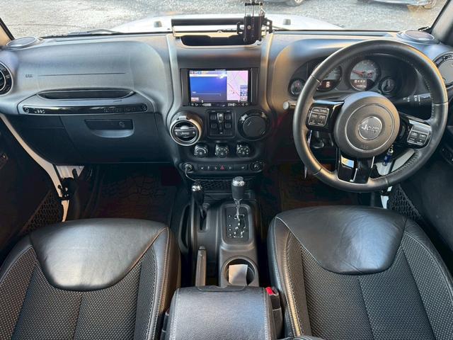 ジープ・ラングラーアンリミテッド サハラ　バックカントリーエディション／限定１０台／車検Ｒ９年３月／フルカスタム／カリフォルニアマッドスター／リフトアップ／オーバーフェンダー／ＫＭＣロックスター１７インチ／シートヒーター（11枚目）