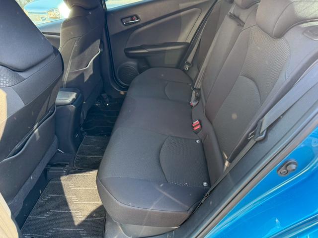 プリウス Ｓ　純正９インチナビ　純正フルエアロ　レーダークルーズ　バックモニター　Ｂｌｕｅｔｏｏｔｈ　純正ドラレコ　ＥＴＣ　オートＬＥＤ　禁煙車　ＥＴＣ　フルオートエアコン　電動格納ミラー　衝突安全ボディ（11枚目）