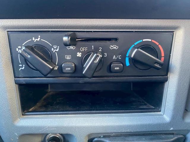 ミニキャブバン ブラボー　ターボ車　ターボ　４ＷＤ　禁煙車　オーディオ（14枚目）