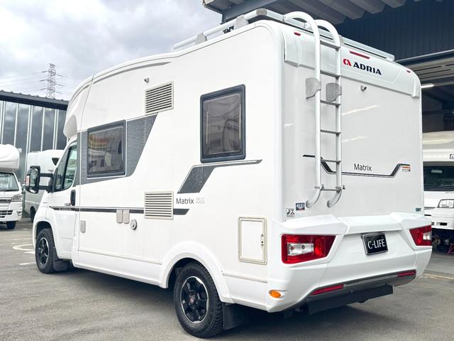 デュカト 　アドリア　マトリックス５９０ＳＴ　ガス式ＦＦヒーターボイラー　３ＷＡＹ冷蔵庫　シャワー　３口ガスコンロ　ツインサブバッテリー　インバーター　カセットトイレ　マックスファン　サイドオーニング（12枚目）
