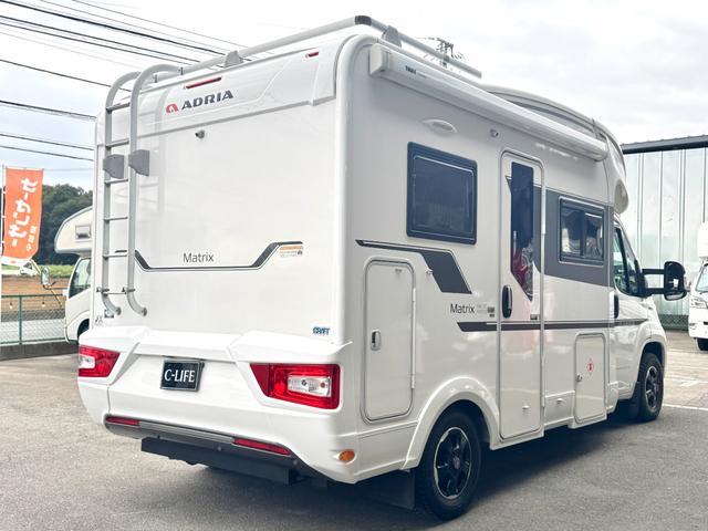 デュカト 　アドリア　マトリックス５９０ＳＴ　ガス式ＦＦヒーターボイラー　３ＷＡＹ冷蔵庫　シャワー　３口ガスコンロ　ツインサブバッテリー　インバーター　カセットトイレ　マックスファン　サイドオーニング（14枚目）