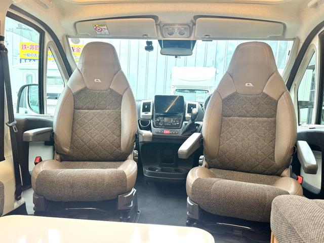 デュカト 　アドリア　マトリックス５９０ＳＴ　ガス式ＦＦヒーターボイラー　３ＷＡＹ冷蔵庫　シャワー　３口ガスコンロ　ツインサブバッテリー　インバーター　カセットトイレ　マックスファン　サイドオーニング（50枚目）