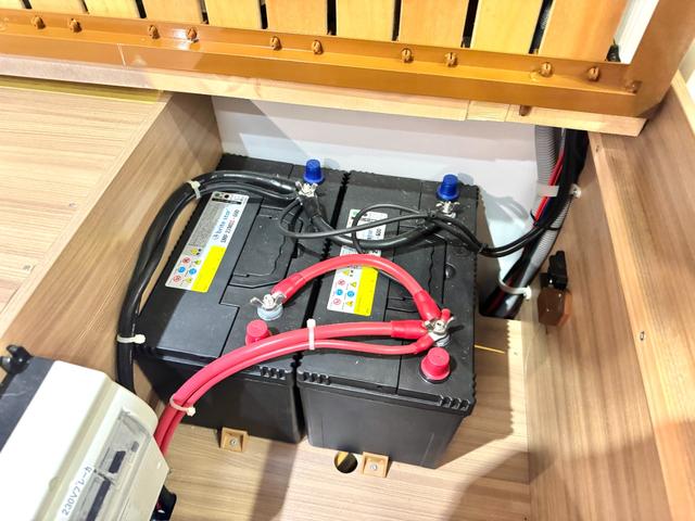 デュカト 　アドリア　マトリックス５９０ＳＴ　ガス式ＦＦヒーターボイラー　３ＷＡＹ冷蔵庫　シャワー　３口ガスコンロ　ツインサブバッテリー　インバーター　カセットトイレ　マックスファン　サイドオーニング（71枚目）