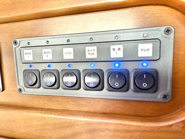 ボンゴトラック 　ＡｔｏＺ製アミティ　ボスコ　リチウムイオンバッテリー　１２Ｖクーラー　テレビ　電子レンジ　冷蔵庫　ＭＡＸＸＦＡＮ　キッチン　シンク　バンクベッド　リアダブルベッド　インバーター　走行充電　外部充電（59枚目）