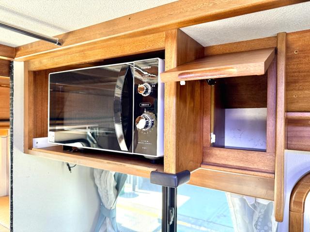 ボンゴトラック 　ＡｔｏＺ製アミティ　ボスコ　リチウムイオンバッテリー　１２Ｖクーラー　テレビ　電子レンジ　冷蔵庫　ＭＡＸＸＦＡＮ　キッチン　シンク　バンクベッド　リアダブルベッド　インバーター　走行充電　外部充電（70枚目）