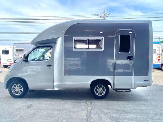 タウンエーストラック 　セキソーボディ　トム２３　４ＷＤ　ワンタッチベッド展開　マルチルーム　ＦＦヒーター　ツインサブバッテリー　走行充電　マックスファン　シンク　ソーラーパネル　１２Ｖ冷蔵庫　社外アルミ　前後ドラレコ（14枚目）
