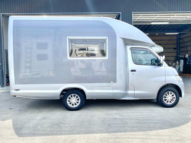 タウンエーストラック 　セキソーボディ　トム２３　４ＷＤ　ワンタッチベッド展開　マルチルーム　ＦＦヒーター　ツインサブバッテリー　走行充電　マックスファン　シンク　ソーラーパネル　１２Ｖ冷蔵庫　社外アルミ　前後ドラレコ（18枚目）