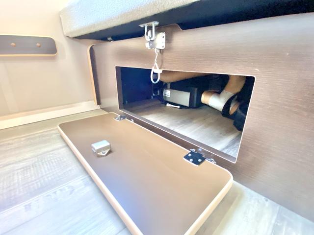 タウンエーストラック 　セキソーボディ　トム２３　４ＷＤ　ワンタッチベッド展開　マルチルーム　ＦＦヒーター　ツインサブバッテリー　走行充電　マックスファン　シンク　ソーラーパネル　１２Ｖ冷蔵庫　社外アルミ　前後ドラレコ（62枚目）