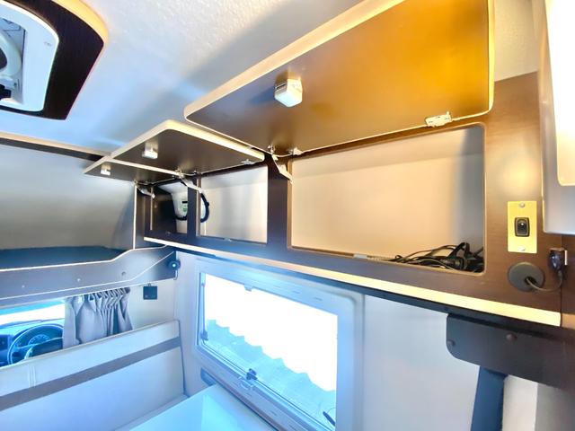 タウンエーストラック 　セキソーボディ　トム２３　４ＷＤ　ワンタッチベッド展開　マルチルーム　ＦＦヒーター　ツインサブバッテリー　走行充電　マックスファン　シンク　ソーラーパネル　１２Ｖ冷蔵庫　社外アルミ　前後ドラレコ（76枚目）