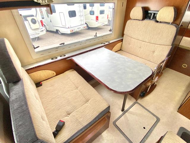 カムロード 　バンテック　ジル５２０　ディーゼル４ＷＤ　ワンオーナー　家庭用エアコン　トリプルサブバッテリー　ソーラーパネル　サイドオーニング　温水ボイラー　電動マックスファン　ＦＦヒーター　マルチルーム　冷蔵庫（5枚目）