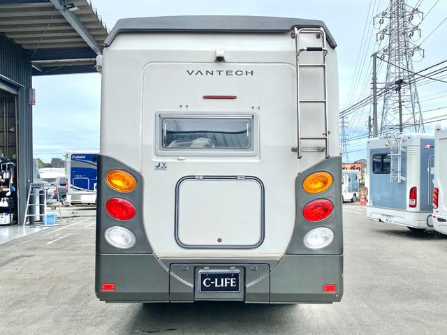 カムロード 　バンテック　ジル５２０　ディーゼル４ＷＤ　ワンオーナー　家庭用エアコン　トリプルサブバッテリー　ソーラーパネル　サイドオーニング　温水ボイラー　電動マックスファン　ＦＦヒーター　マルチルーム　冷蔵庫（17枚目）