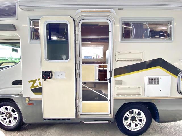 カムロード 　バンテック　ジル５２０　ディーゼル４ＷＤ　ワンオーナー　家庭用エアコン　トリプルサブバッテリー　ソーラーパネル　サイドオーニング　温水ボイラー　電動マックスファン　ＦＦヒーター　マルチルーム　冷蔵庫（51枚目）