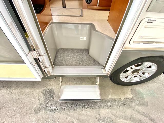 カムロード 　バンテック　ジル５２０　ディーゼル４ＷＤ　ワンオーナー　家庭用エアコン　トリプルサブバッテリー　ソーラーパネル　サイドオーニング　温水ボイラー　電動マックスファン　ＦＦヒーター　マルチルーム　冷蔵庫（52枚目）