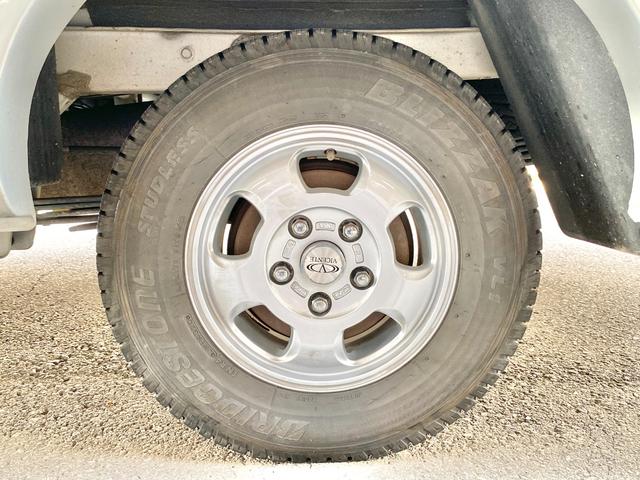 タウンエーストラック 　セキソーボディ　トム２３　４ＷＤ　窓用クーラー　ＦＦヒーター　ソーラーパネル　外部充電　走行充電　冷蔵庫　ギャレー　マックスファン　ナビ　ＥＴＣ　前後ドライブレコーダー（33枚目）