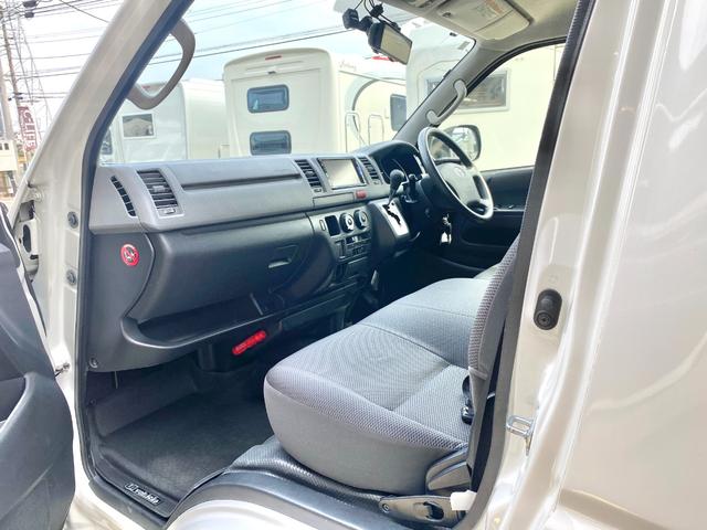 ハイエースバン 　セキソーボディ　トム２００　家庭用エアコン　ツインサブ　電子レンジ　１５００Ｗインバーター　マックスファン　前後スタビライザー　前後ショックアブソーバー　ミラー型前後ドラレコ　ソーラーパネル（34枚目）