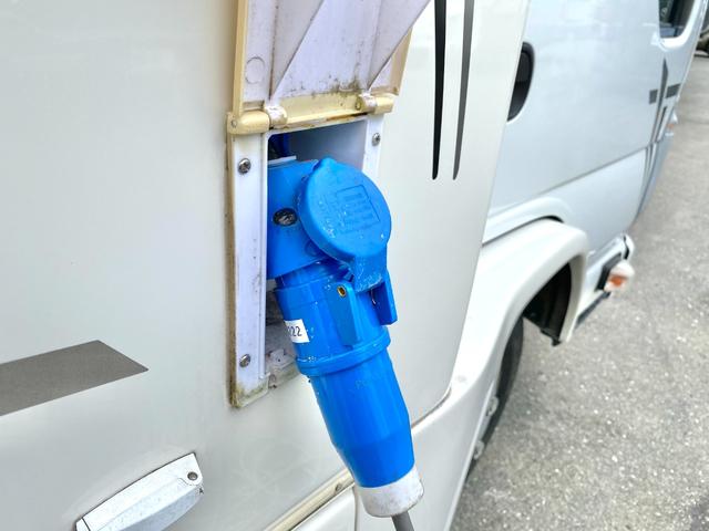 エルフトラック 　バンテック　ジル５２０クルーズ　４ＷＤ　発電機　家庭用エアコン　カーセールスワタナベ製エアサス　温水ボイラー　ＦＦヒーター　ソーラーパネル　１５００Ｗインバーター　電動サイドオーニング　電動ステップ（32枚目）
