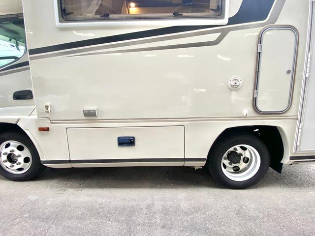 カムロード 　バンテック　ジル　７名乗車　リアダブルタイヤ　家庭用エアコン　アラウンドビューモニター　レカロシート　ワンオーナー　フローティングナビ　温水ボイラー　ＦＦヒーター　電動ステップ　ソーラーパネル（25枚目）