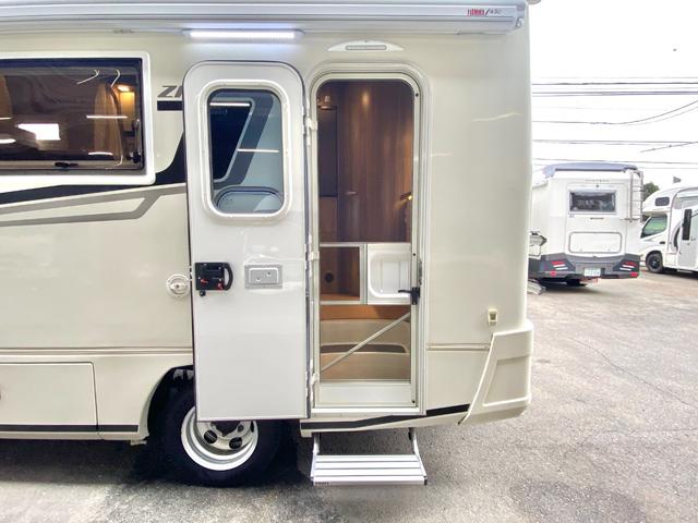 カムロード 　バンテック　ジル　７名乗車　リアダブルタイヤ　家庭用エアコン　アラウンドビューモニター　レカロシート　ワンオーナー　フローティングナビ　温水ボイラー　ＦＦヒーター　電動ステップ　ソーラーパネル（50枚目）