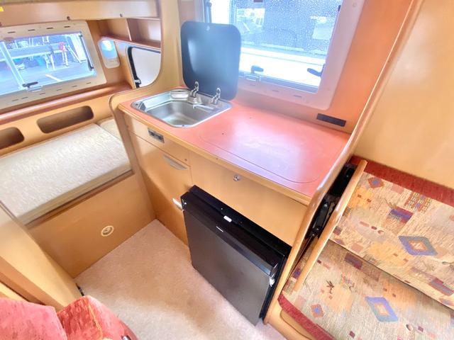 カムロード  バンテック コルドバンクス ディーゼル 8名乗車 タイベル交換済 FFヒータ- 新品冷蔵庫 ランチョ製前後ショック リアクーラー サイドオーニング 1500Wインバーター 電子レンジ テレビ(8枚目)