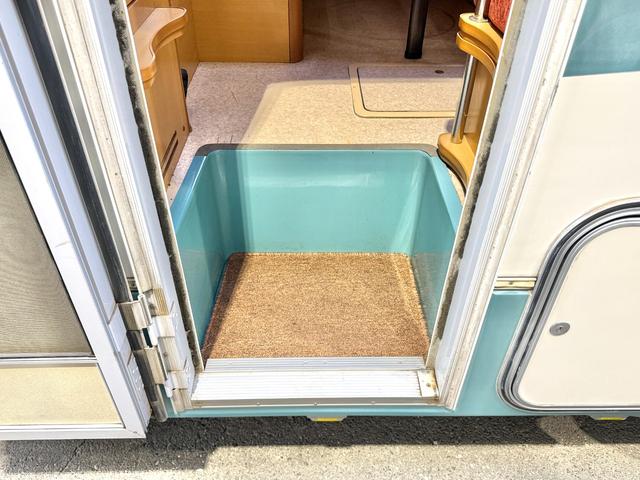 カムロード  バンテック コルドバンクス ディーゼル 8名乗車 タイベル交換済 FFヒータ- 新品冷蔵庫 ランチョ製前後ショック リアクーラー サイドオーニング 1500Wインバーター 電子レンジ テレビ(42枚目)