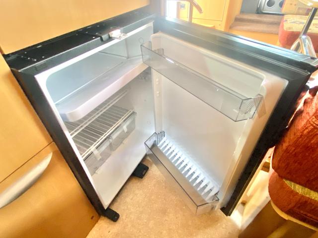 カムロード  バンテック コルドバンクス ディーゼル 8名乗車 タイベル交換済 FFヒータ- 新品冷蔵庫 ランチョ製前後ショック リアクーラー サイドオーニング 1500Wインバーター 電子レンジ テレビ(51枚目)