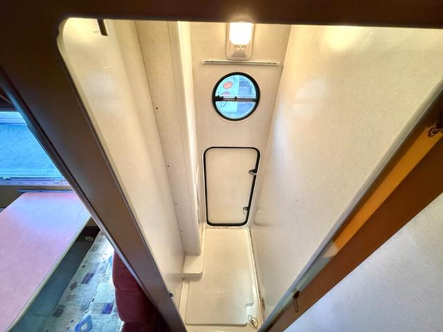 カムロード  バンテック コルドバンクス ディーゼル 8名乗車 タイベル交換済 FFヒータ- 新品冷蔵庫 ランチョ製前後ショック リアクーラー サイドオーニング 1500Wインバーター 電子レンジ テレビ(55枚目)