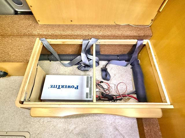 カムロード  バンテック コルドバンクス ディーゼル 8名乗車 タイベル交換済 FFヒータ- 新品冷蔵庫 ランチョ製前後ショック リアクーラー サイドオーニング 1500Wインバーター 電子レンジ テレビ(58枚目)