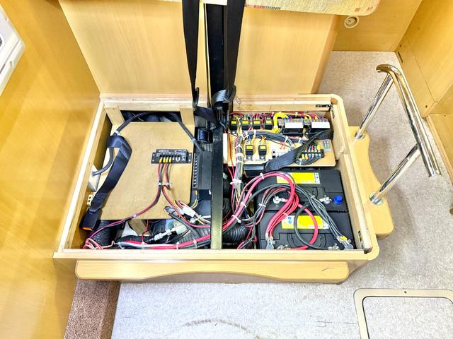 カムロード  バンテック コルドバンクス ディーゼル 8名乗車 タイベル交換済 FFヒータ- 新品冷蔵庫 ランチョ製前後ショック リアクーラー サイドオーニング 1500Wインバーター 電子レンジ テレビ(60枚目)