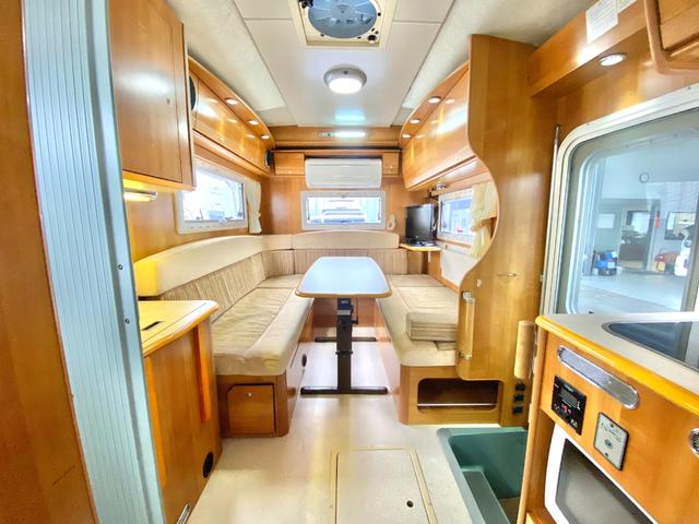 カムロード  バンテック ジル480スキップ ディーゼル4WD 9名乗車 ワンオーナー 家庭用エアコン FFヒーター ソーラーパネル 社外アルミ 運転席レカロ 地デジチューナー BSアンテナ 新品タイヤ(2枚目)