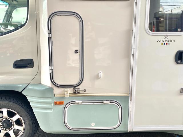 カムロード  バンテック ジル480スキップ ディーゼル4WD 9名乗車 ワンオーナー 家庭用エアコン FFヒーター ソーラーパネル 社外アルミ 運転席レカロ 地デジチューナー BSアンテナ 新品タイヤ(22枚目)