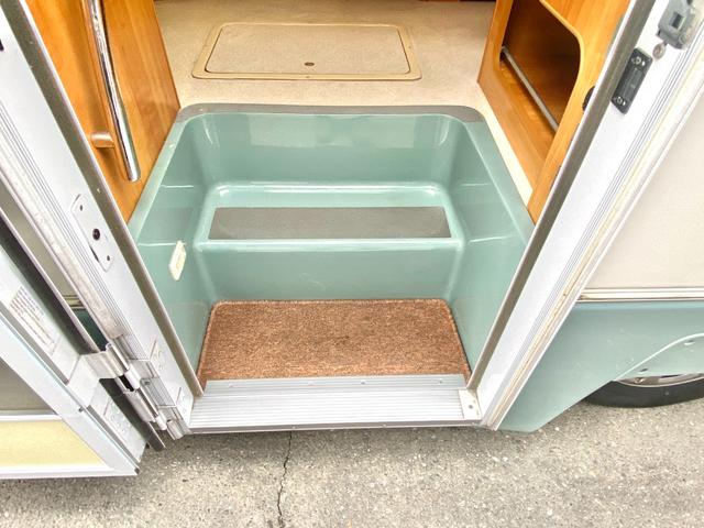 カムロード  バンテック ジル480スキップ ディーゼル4WD 9名乗車 ワンオーナー 家庭用エアコン FFヒーター ソーラーパネル 社外アルミ 運転席レカロ 地デジチューナー BSアンテナ 新品タイヤ(46枚目)