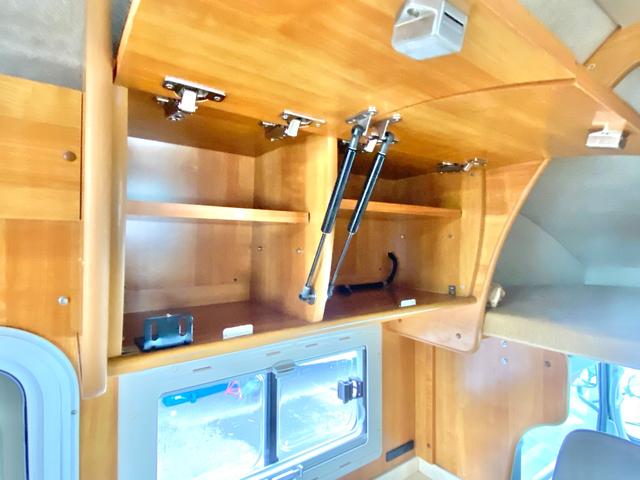 カムロード  バンテック ジル480スキップ ディーゼル4WD 9名乗車 ワンオーナー 家庭用エアコン FFヒーター ソーラーパネル 社外アルミ 運転席レカロ 地デジチューナー BSアンテナ 新品タイヤ(56枚目)