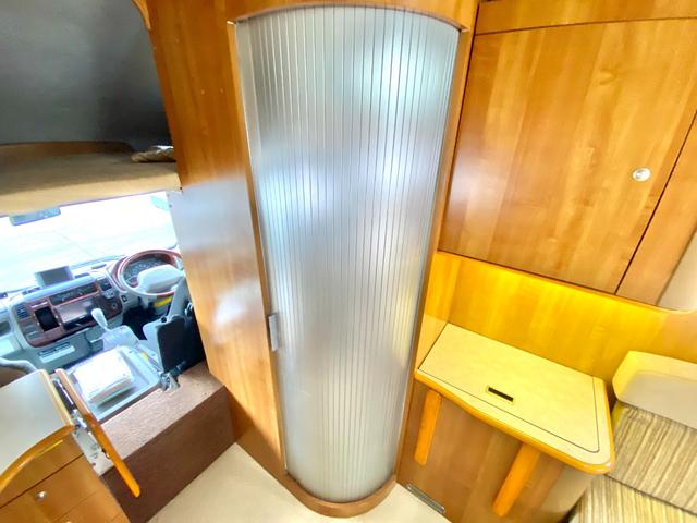 カムロード  バンテック ジル480スキップ ディーゼル4WD 9名乗車 ワンオーナー 家庭用エアコン FFヒーター ソーラーパネル 社外アルミ 運転席レカロ 地デジチューナー BSアンテナ 新品タイヤ(57枚目)