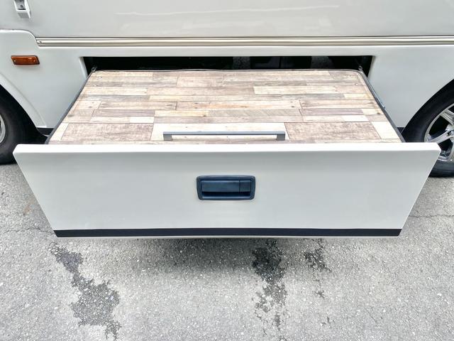 カムロード 　バンテック　ジル　ディーゼル４ＷＤ　ワンオーナー　カーセールスワタナベ製エアサス　家庭用エアコン　ＦＦヒータ－　ソーラーパネル　温水ボイラー　マルチルーム　電動ステップ　１５００Ｗインバーター（26枚目）