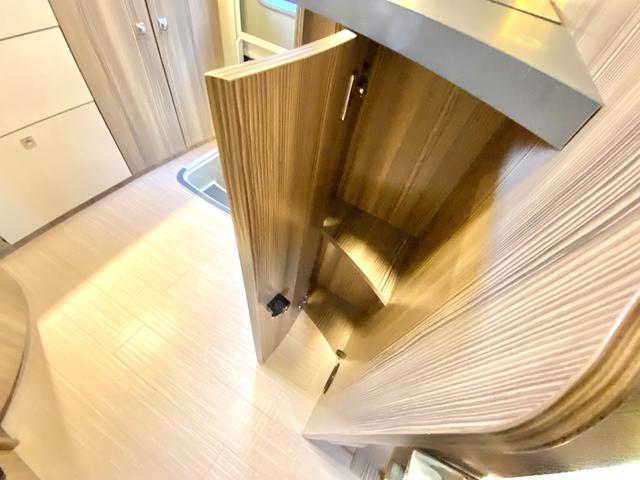 カムロード 　バンテック　ジル　ディーゼル４ＷＤ　ワンオーナー　カーセールスワタナベ製エアサス　家庭用エアコン　ＦＦヒータ－　ソーラーパネル　温水ボイラー　マルチルーム　電動ステップ　１５００Ｗインバーター（59枚目）