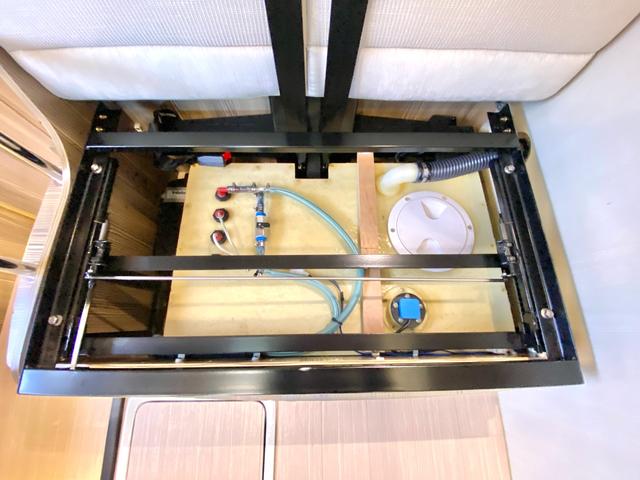 カムロード 　バンテック　ジル　ディーゼル４ＷＤ　ワンオーナー　カーセールスワタナベ製エアサス　家庭用エアコン　ＦＦヒータ－　ソーラーパネル　温水ボイラー　マルチルーム　電動ステップ　１５００Ｗインバーター（71枚目）