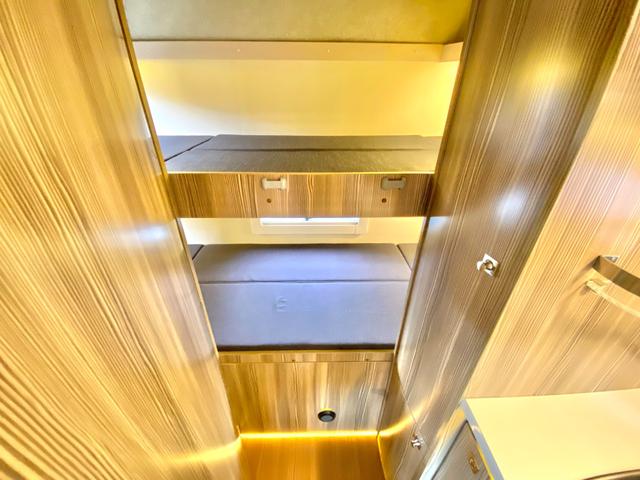 カムロード 　バンテック　ジル５２０　ディーゼル４ＷＤ　ワンオーナー車　リチウムイオンバッテリー６００Ａｈ　家庭用エアコン　ＦＦヒータ－　温水ボイラー　サイドオーニング　マルチルーム　シャワー　カセットトイレ（9枚目）