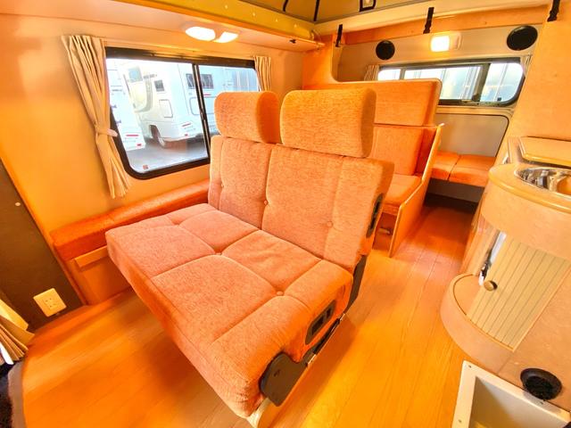 タウンエーストラック 　バンショップミカミ　Ｄテントむし　ポップアップルーフ　６名乗車　ＦＦヒーター　１２Ｖ電子レンジ　冷蔵庫　サイドオーニング　走行充電　外部充電　ギャレー　１０Ｌ給排水ポリタンク　ＥＴＣ　ナビ（6枚目）