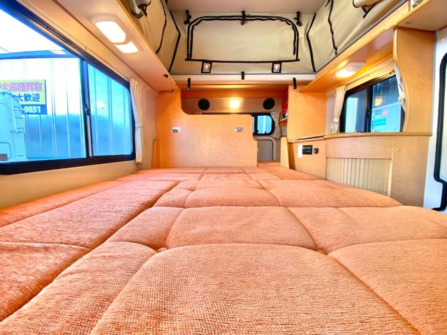 タウンエーストラック 　バンショップミカミ　Ｄテントむし　ポップアップルーフ　６名乗車　ＦＦヒーター　１２Ｖ電子レンジ　冷蔵庫　サイドオーニング　走行充電　外部充電　ギャレー　１０Ｌ給排水ポリタンク　ＥＴＣ　ナビ（7枚目）