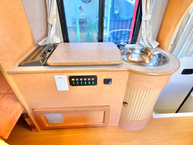 タウンエーストラック 　バンショップミカミ　Ｄテントむし　ポップアップルーフ　６名乗車　ＦＦヒーター　１２Ｖ電子レンジ　冷蔵庫　サイドオーニング　走行充電　外部充電　ギャレー　１０Ｌ給排水ポリタンク　ＥＴＣ　ナビ（65枚目）