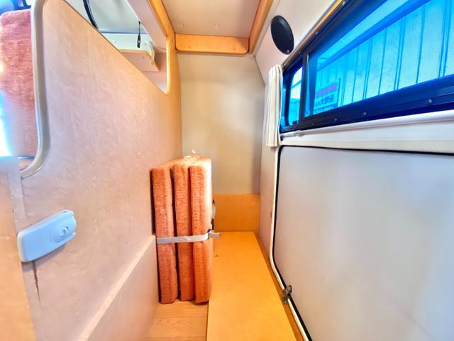 タウンエーストラック 　バンショップミカミ　Ｄテントむし　ポップアップルーフ　６名乗車　ＦＦヒーター　１２Ｖ電子レンジ　冷蔵庫　サイドオーニング　走行充電　外部充電　ギャレー　１０Ｌ給排水ポリタンク　ＥＴＣ　ナビ（76枚目）