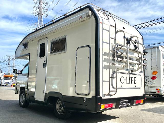 タウンエーストラック 　バンテック　アトム４０５　７名乗車　レンタアップ　ＦＦヒーター　ツインサブ　１５００Ｗインバータ　ルーフベント　サイドオーニング　サイクルキャリア　冷蔵庫　電子レンジ　マルチルーム　外部充電　走行充電（16枚目）