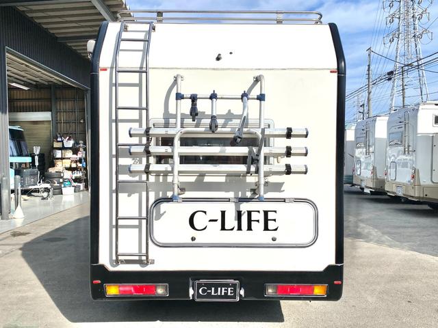 タウンエーストラック 　バンテック　アトム４０５　７名乗車　レンタアップ　ＦＦヒーター　ツインサブ　１５００Ｗインバータ　ルーフベント　サイドオーニング　サイクルキャリア　冷蔵庫　電子レンジ　マルチルーム　外部充電　走行充電（17枚目）