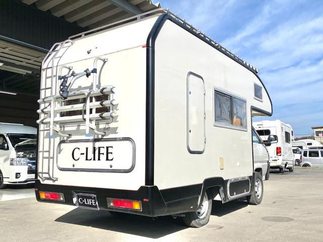 タウンエーストラック 　バンテック　アトム４０５　７名乗車　レンタアップ　ＦＦヒーター　ツインサブ　１５００Ｗインバータ　ルーフベント　サイドオーニング　サイクルキャリア　冷蔵庫　電子レンジ　マルチルーム　外部充電　走行充電（18枚目）