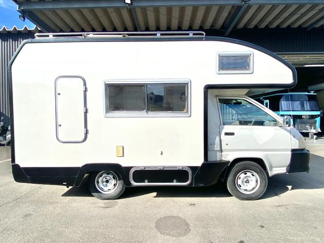 タウンエーストラック 　バンテック　アトム４０５　７名乗車　レンタアップ　ＦＦヒーター　ツインサブ　１５００Ｗインバータ　ルーフベント　サイドオーニング　サイクルキャリア　冷蔵庫　電子レンジ　マルチルーム　外部充電　走行充電（19枚目）