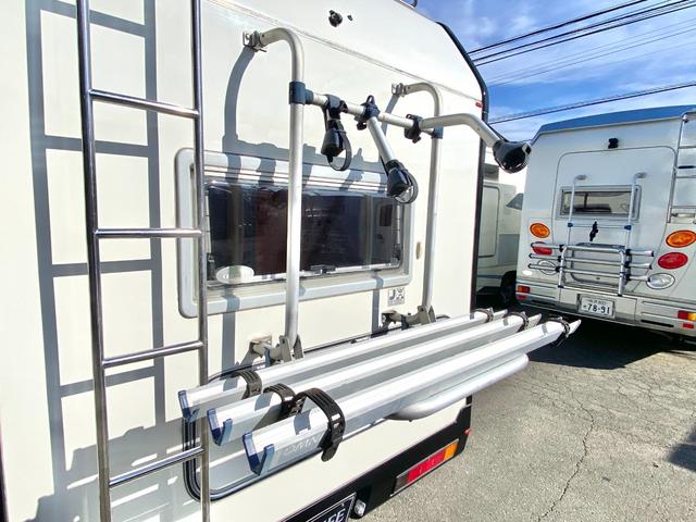 タウンエーストラック 　バンテック　アトム４０５　７名乗車　レンタアップ　ＦＦヒーター　ツインサブ　１５００Ｗインバータ　ルーフベント　サイドオーニング　サイクルキャリア　冷蔵庫　電子レンジ　マルチルーム　外部充電　走行充電（30枚目）