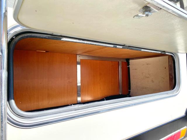 タウンエーストラック 　バンテック　アトム４０５　７名乗車　レンタアップ　ＦＦヒーター　ツインサブ　１５００Ｗインバータ　ルーフベント　サイドオーニング　サイクルキャリア　冷蔵庫　電子レンジ　マルチルーム　外部充電　走行充電（31枚目）