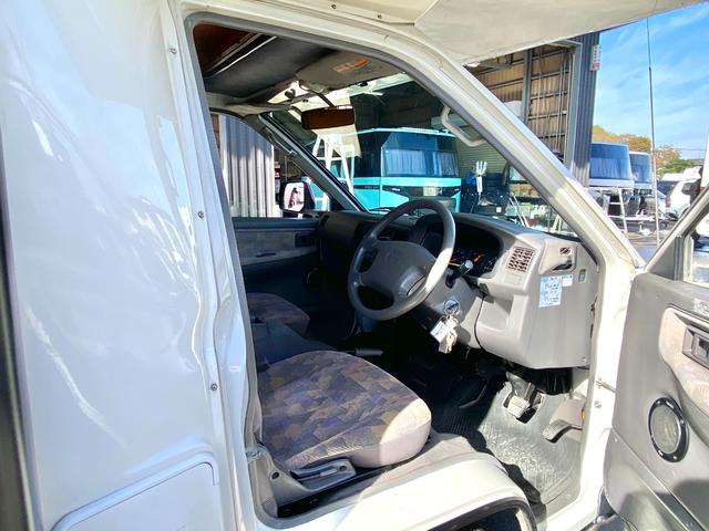 タウンエーストラック 　バンテック　アトム４０５　７名乗車　レンタアップ　ＦＦヒーター　ツインサブ　１５００Ｗインバータ　ルーフベント　サイドオーニング　サイクルキャリア　冷蔵庫　電子レンジ　マルチルーム　外部充電　走行充電（41枚目）